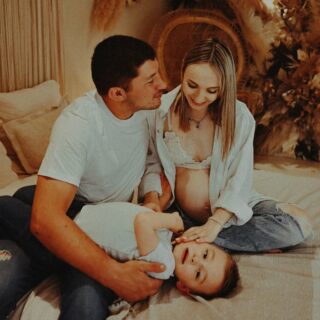 Encore une fois, j'ai retrouvé L + K & L ❤
Une belle nouvelle arrive pour cette jolie famille 🍼
Quel bonheur pour moi de suivre ces famille dans leurs aventures 
J'ai un métier en or 📸
#grossesse #baby #babybump #famille #maman #bebe #parents #grandfrere #fratrie #naissance #maternite #maternel #futuremaman #futurepapa #pregnancy #photographegrossesse #photographefamille #photographelotetgaronne #photographedordogne #Biron #photographebiron #photographemonpazier #chateaudebiron #paysdesbastides
#homestudio #studiobiron