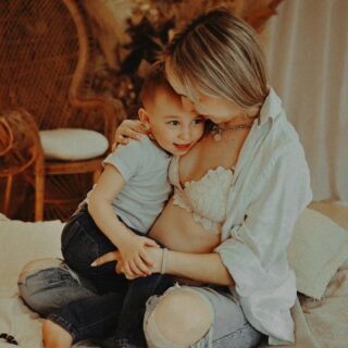 Encore une fois, j'ai retrouvé L + K & L ❤
Une belle nouvelle arrive pour cette jolie famille 🍼
Quel bonheur pour moi de suivre ces famille dans leurs aventures 
J'ai un métier en or 📸
#grossesse #baby #babybump #famille #maman #bebe #parents #grandfrere #fratrie #naissance #maternite #maternel #futuremaman #futurepapa #pregnancy #photographegrossesse #photographefamille #photographelotetgaronne #photographedordogne #Biron #photographebiron #photographemonpazier #chateaudebiron #paysdesbastides
#homestudio #studiobiron