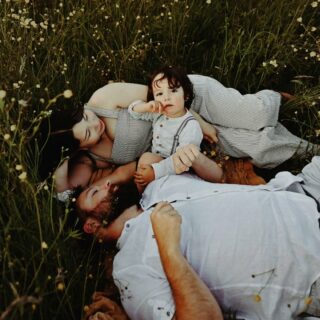 M + G & A
Regardez moi ces 3 beautés ❤
Encore un joli moment rempli d'amour et de rires 
Quand les enfants pleurent pour ne pas partir, c'est qu'ils ont passé un bon moment je crois 🙈
Je suis carrément sous l'eau en ce moment et je ne prends pas du tout le temps de publier...
J'ai beaucoup de jolis moments à vous montrer 
Je profiterai du congé Mat pour vous partager tout ça 😉
#familytime #familyportrait #famille #familylove #portraitdefamille #love #amour #bonheur #photographeportrait #photographefamille #merefille #photographedordogne #photographemonpazier #photographeperigueux #photographebiron #dordogne #photographelotetgaronne #lotetgaronne #lifstyle @fannyl_photographe