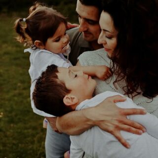 La jolie famille de L & M ❤
J'ai rencontré ces amoureux il y a maintenant quelques années. L vivait sa 1ère grossesse 😊
Il y a toujours autant d'amour entre ces 2 là 
Merci pour votre fidélité, votre gentillesse et vôtre dynamisme 😘

#familytime #familyportrait #famille #familylove #portraitdefamille love amour bonheur photographeportrait photographefamille merefille photographedordogne photographemonpazier photographeperigueux photographebiron dordogne photographelotetgaronne lotetgaronne lifstyle @fannyl_photographe