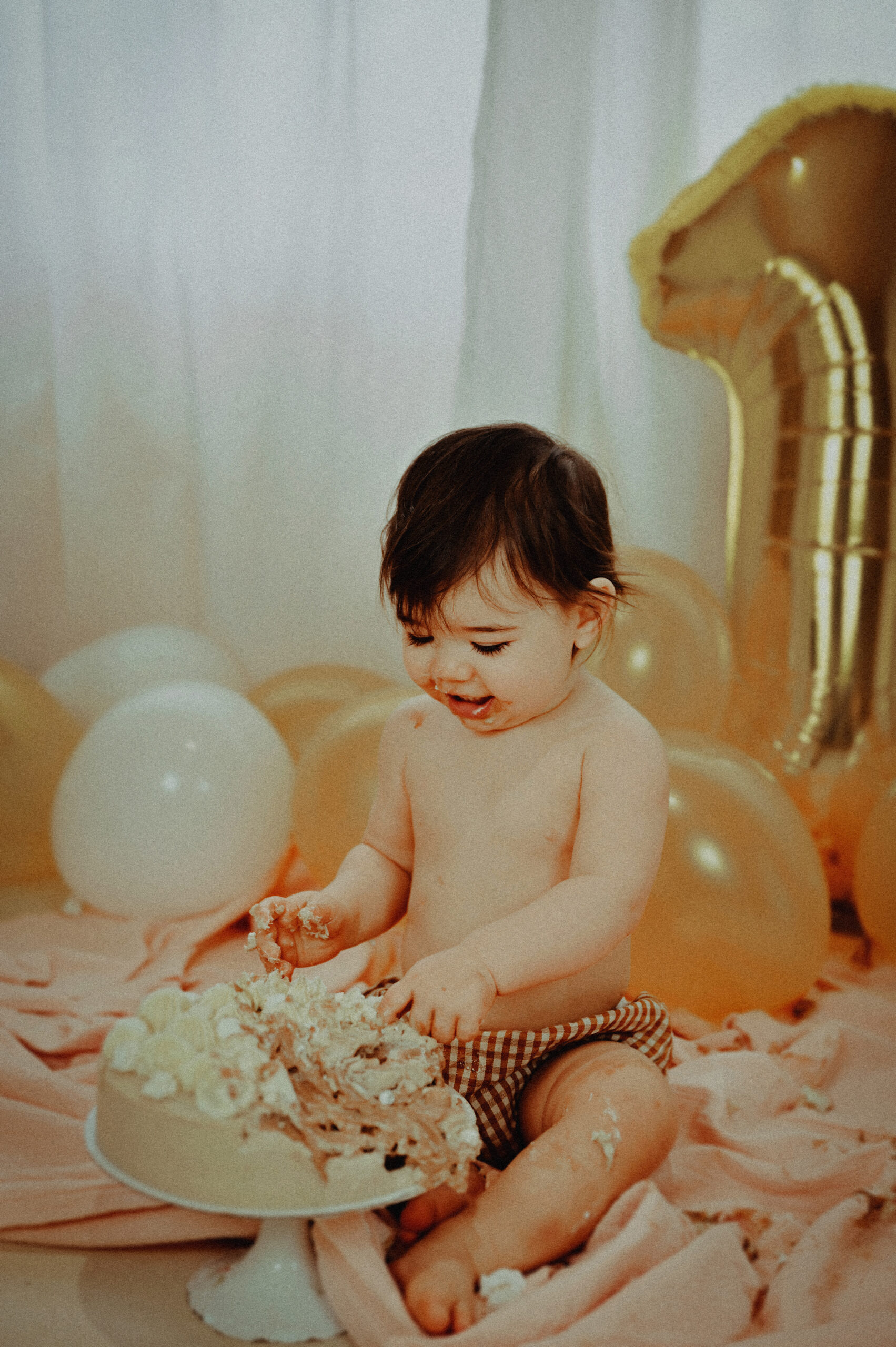 Photo-Smash-the-Cake-5